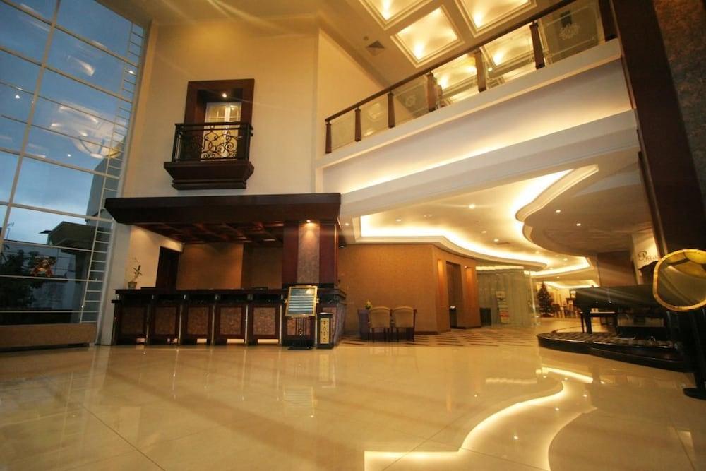 Hotel Dafam Semarang Esterno foto